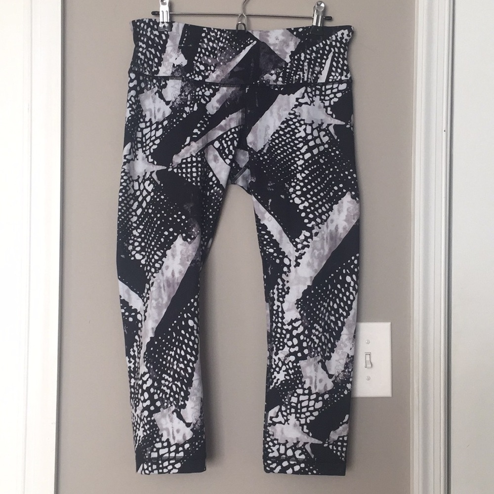 Lululemon cropped print tights